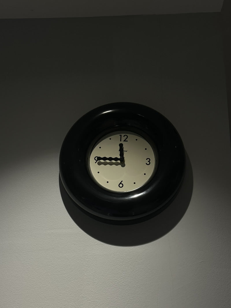 Exquisite Donut Wall Clock - Round Art Clock for Home, Office & Cafe Decor