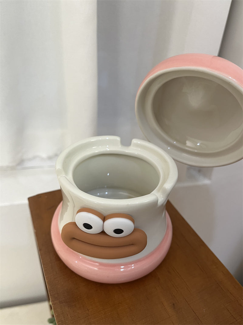 Big Lips Apple-Shaped Ashtray - Fun and Quirky Home or Office Decor