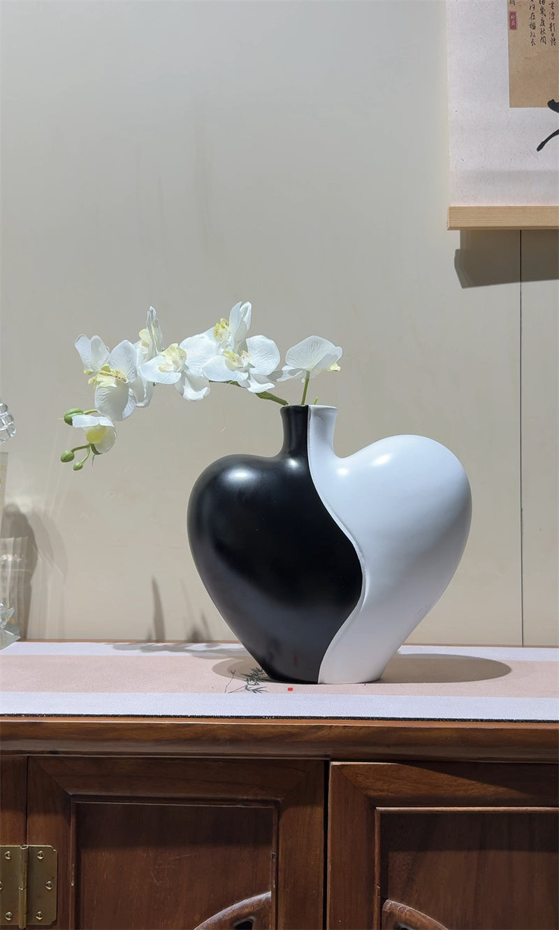 Creative Heart Art Vase - Modern Ceramic Sculpture & Floral Display