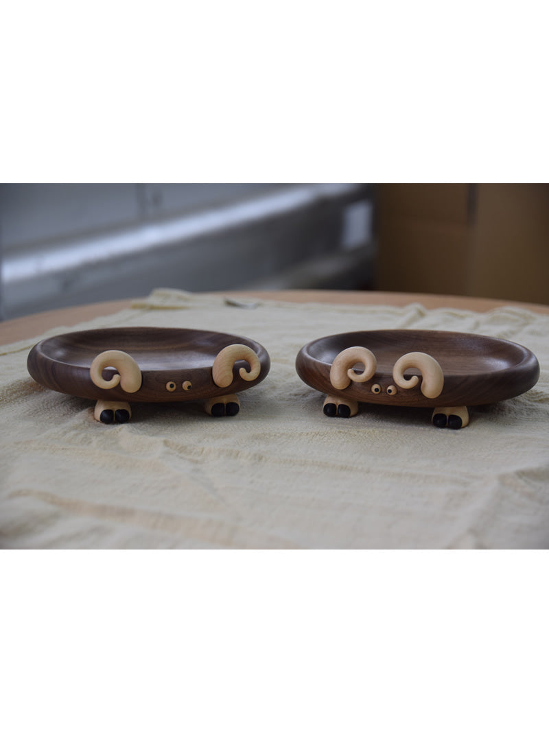 Creative Walnut Wood Sheep Tray - Handcrafted Solid Wood Storage Plate for Snacks & Small Items