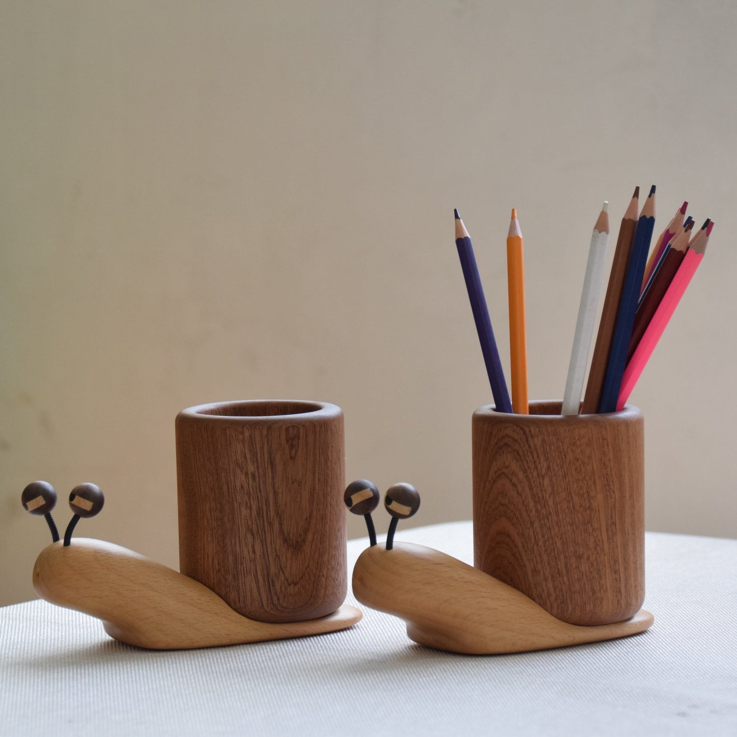 Cute Snail Solid Wood Pen Holder, Two-Tone Natural Hardwood Detachable Pencil Cup, Minimalist Rustic Wooden Desktop Stationery Organizer