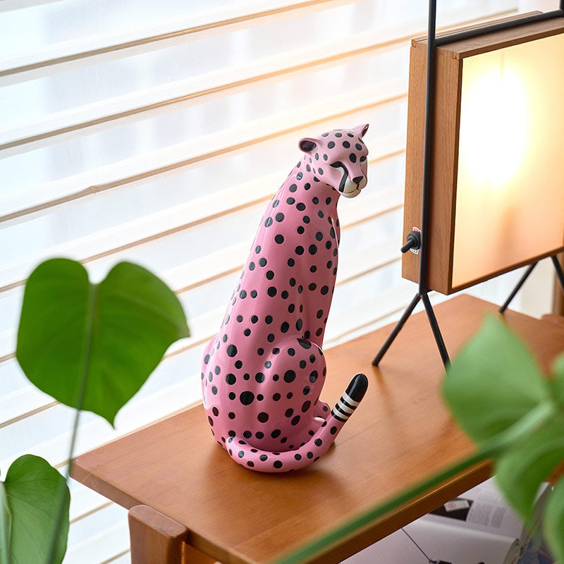 Exquisite Pink Leopard Resin Statue Sculpture, Funny Spotted Panther Figurine, Animal Tabletop Ornament Trendy Aesthetic Home Decor for Living Room Bedroom Entryway