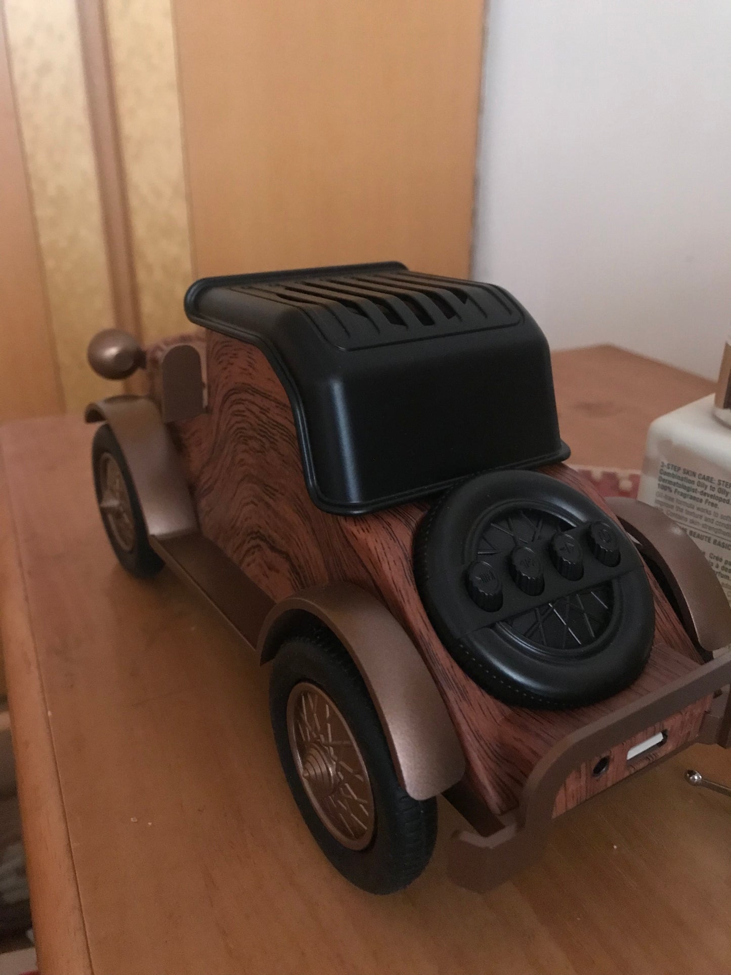 Vintage Classic Car Bluetooth Speaker - Retro Desktop Decor