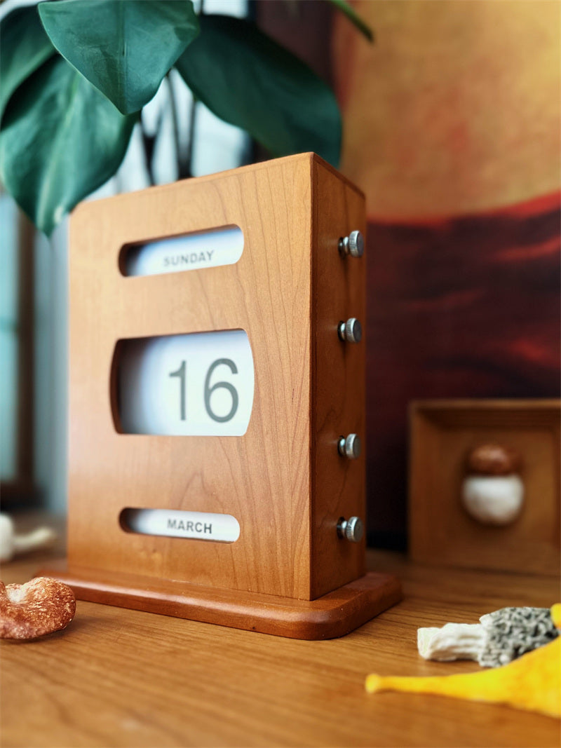 Wooden Perpetual Calendar, Desktop Date Display with Retro Rotation Design
