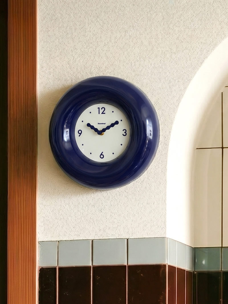 Exquisite Donut Wall Clock - Round Art Clock for Home, Office & Cafe Decor