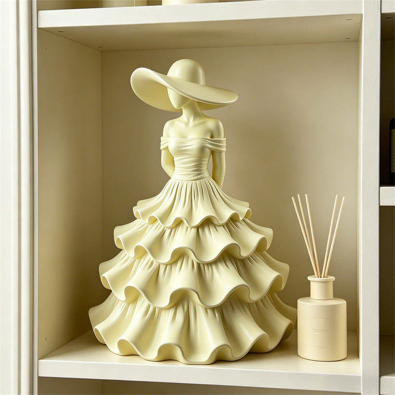 Abstract Art Faceless Lady Resin Sculpture,Modern Minimalist Female Figurine, Luxury Tabletop Decor Statue for Entryway Dresser, Romantic Housewarming Gift