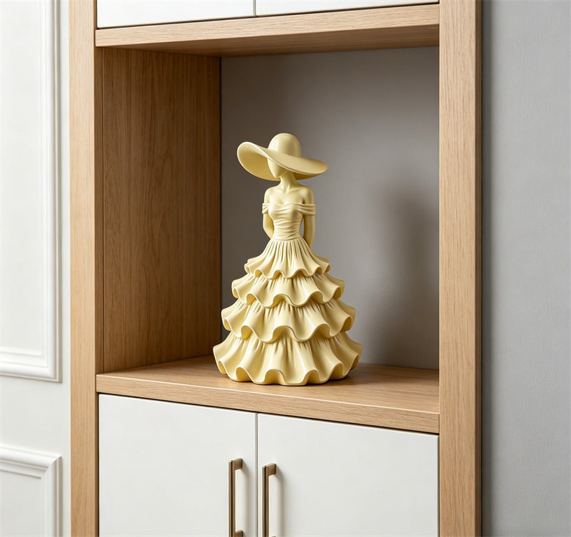 Abstract Art Faceless Lady Resin Sculpture,Modern Minimalist Female Figurine, Luxury Tabletop Decor Statue for Entryway Dresser, Romantic Housewarming Gift