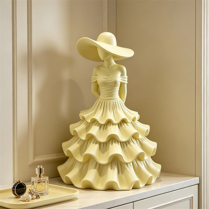 Abstract Art Faceless Lady Resin Sculpture,Modern Minimalist Female Figurine, Luxury Tabletop Decor Statue for Entryway Dresser, Romantic Housewarming Gift