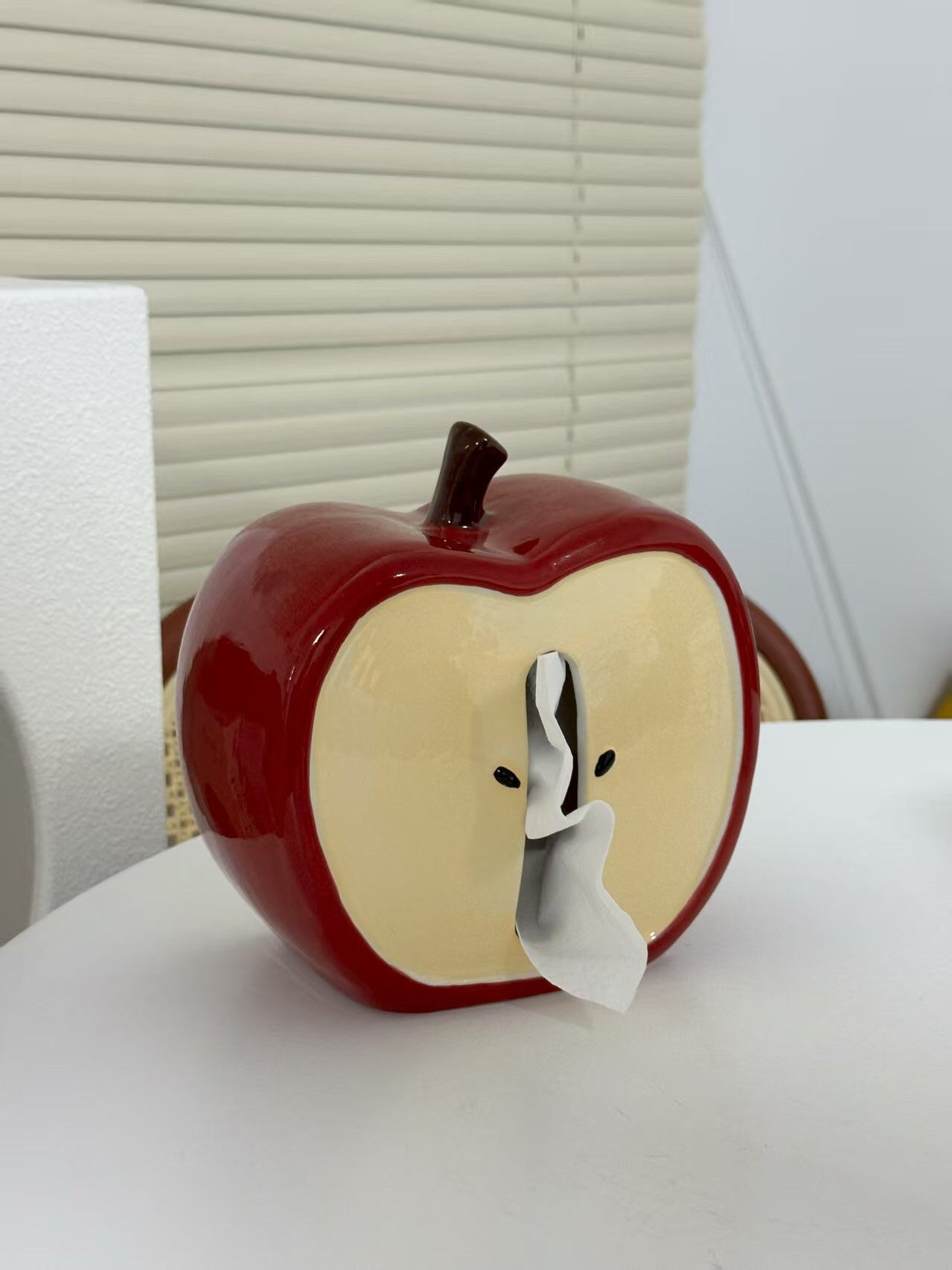 Adorable Apple-Shaped Ceramic Tissue Box - Fun & Whimsical Home Decor