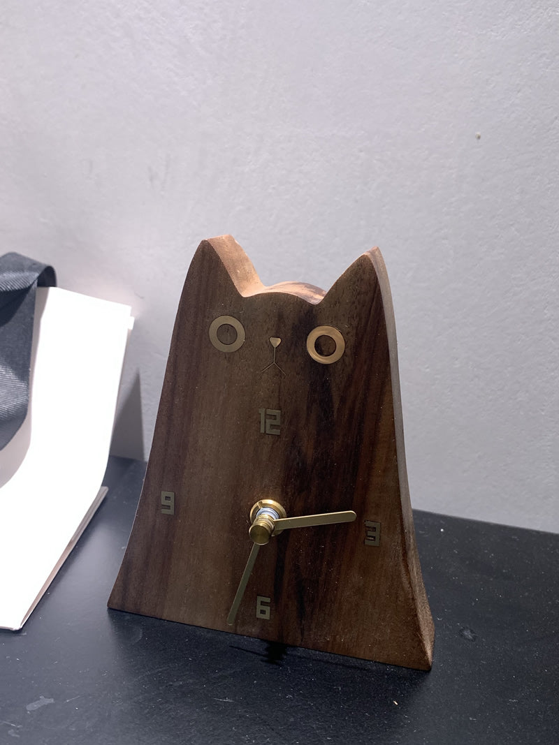 Big Eyed Cat Wooden Silent Desk Clock,Creative Gift