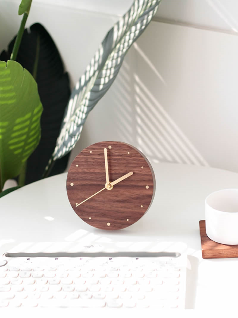 Classic Black Walnut Art Round Desk Clock with Brass Hands – MoreAngle