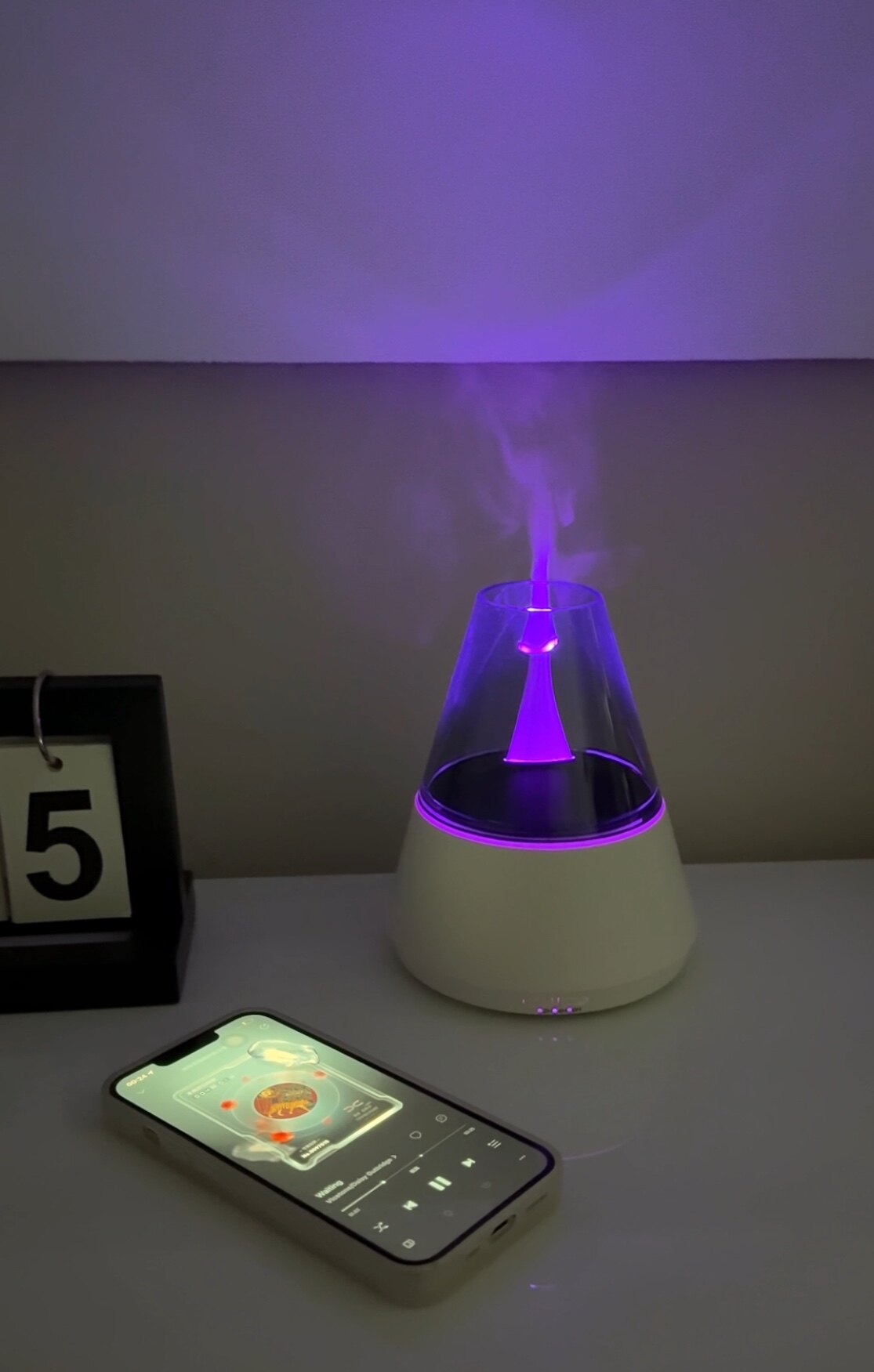 Classic Flame Imitation Combustion Humidifier With Multiple Color Switching ,For Bedroom Office Desk Car & Small Spaces