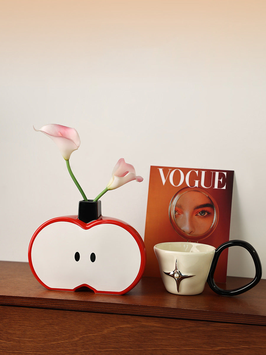 Creative apple ceramic vase, a good idea for office and home desktop decoration