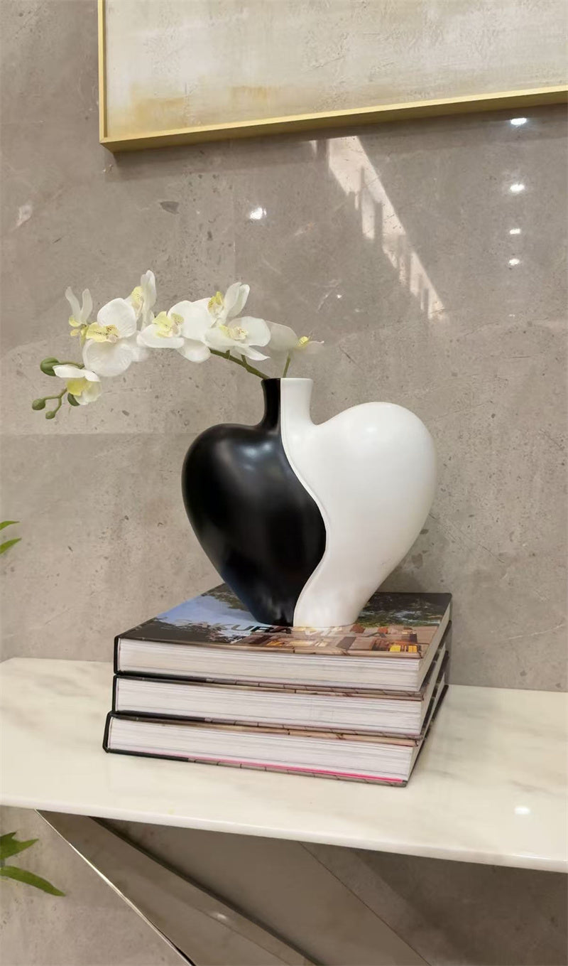 Creative Heart Art Vase - Modern Ceramic Sculpture & Floral Display