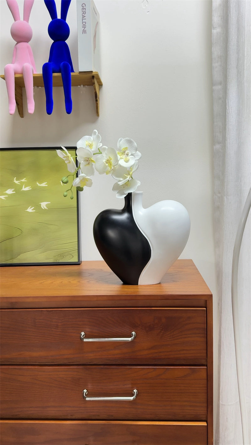 Creative Heart Art Vase - Modern Ceramic Sculpture & Floral Display