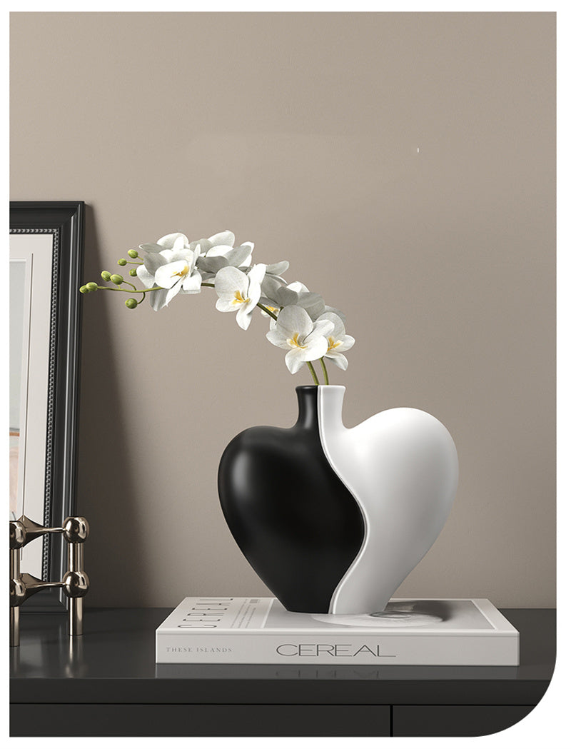 Creative Heart Art Vase - Modern Ceramic Sculpture & Floral Display