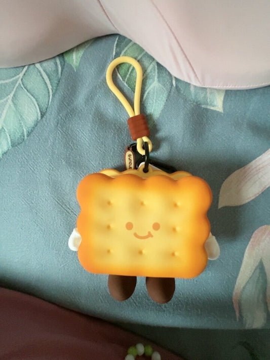 Cute Biscuit-Shaped Mini Zipper Pouch, Smiling Cookie Keychain Bag, Small Silicone Coin Purse & Earbud Case