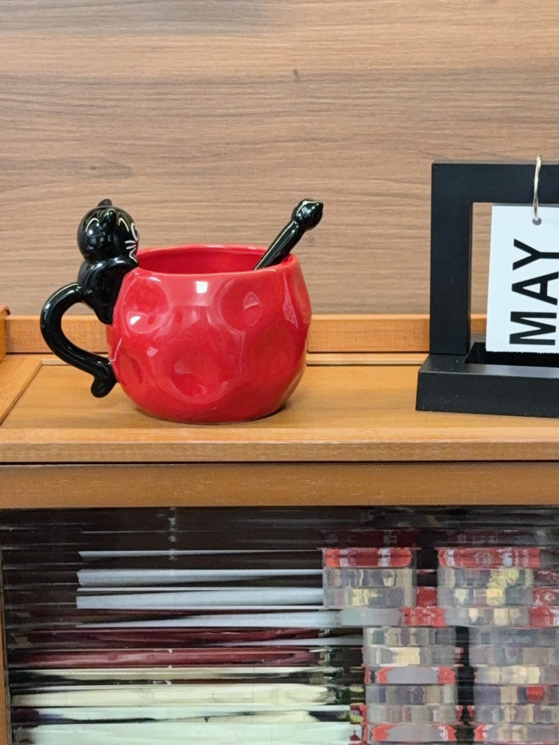 Cute Black Cat Sculpted Ceramic Coffee Mug, Irregular Wavy Textured Cute Cat Cup with Matching Cat Metal Spoon