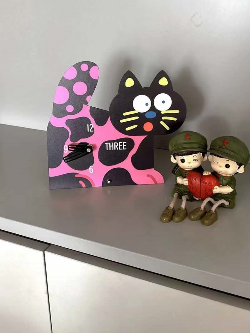 Cute cartoon cat silent table clock, office children's room decoration,holiday gifts