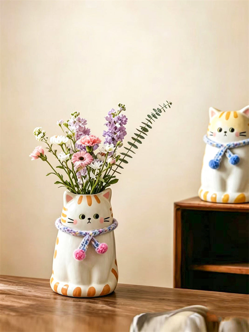 Cute Cat‑Shaped Ceramic Flower Vase, Hand‑Painted Kitten Vase with Detachable Knitted Pom‑Pom Scarf, Decorative Tabletop Vase for Fresh & Dried Flowers