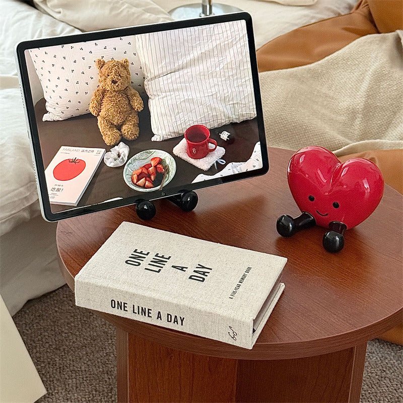 Cute Smiling Heart Ceramic Phone Stand, Red Heart Figurine Desktop Decor, Lovely Phone Holder Gift for Girls, Valentine Home Decoration