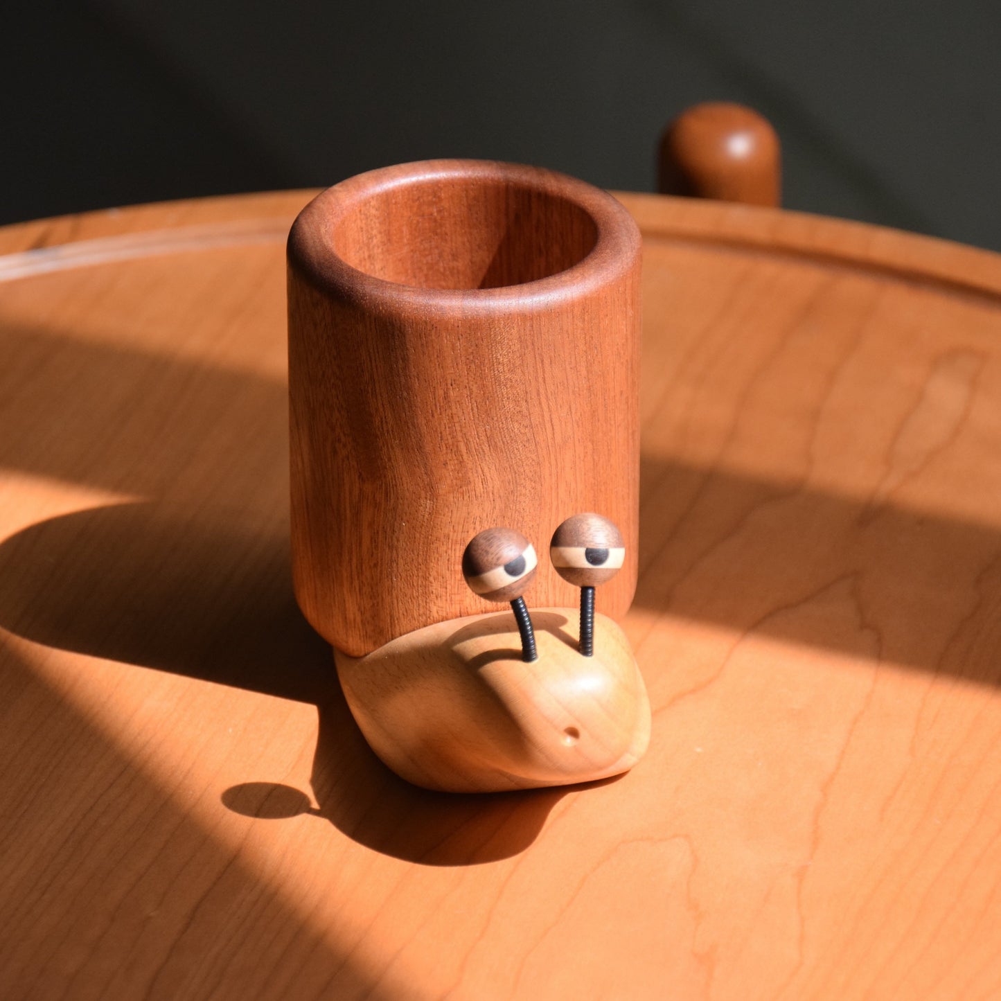 Cute Snail Solid Wood Pen Holder, Two-Tone Natural Hardwood Detachable Pencil Cup, Minimalist Rustic Wooden Desktop Stationery Organizer