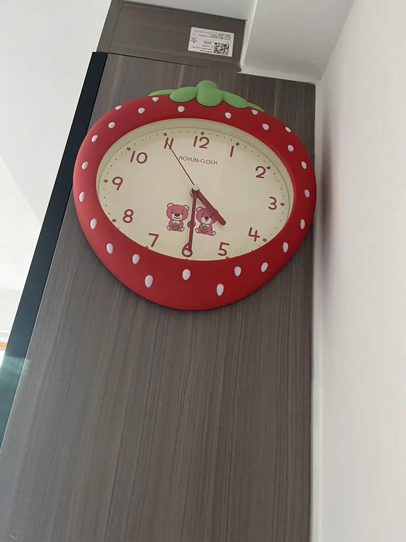 Cute Strawberry Wall Clock, Children'S Room Girls Room Decoration Ideas