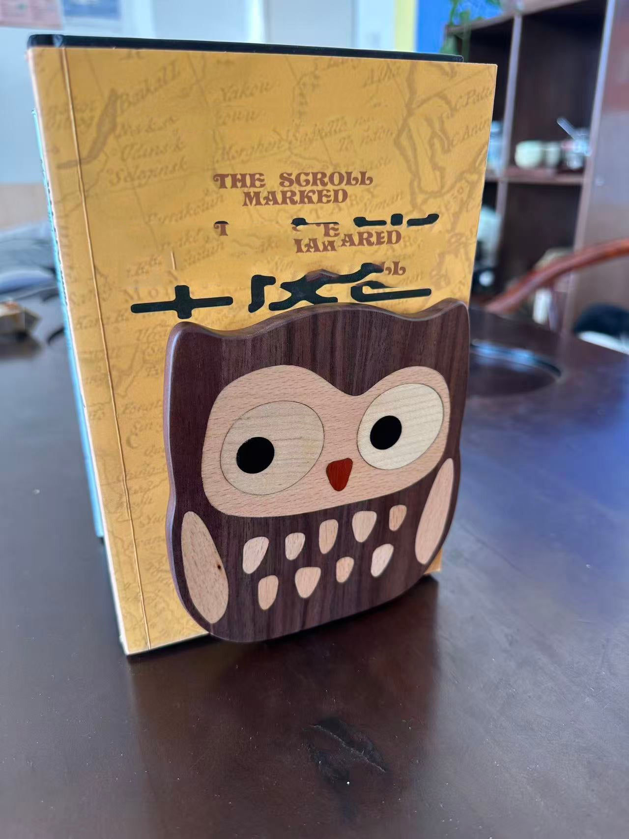 Owl-Shaped Wood Bookend - Cute Decorative Book Organizer for Desks, Bookshelves & Studies