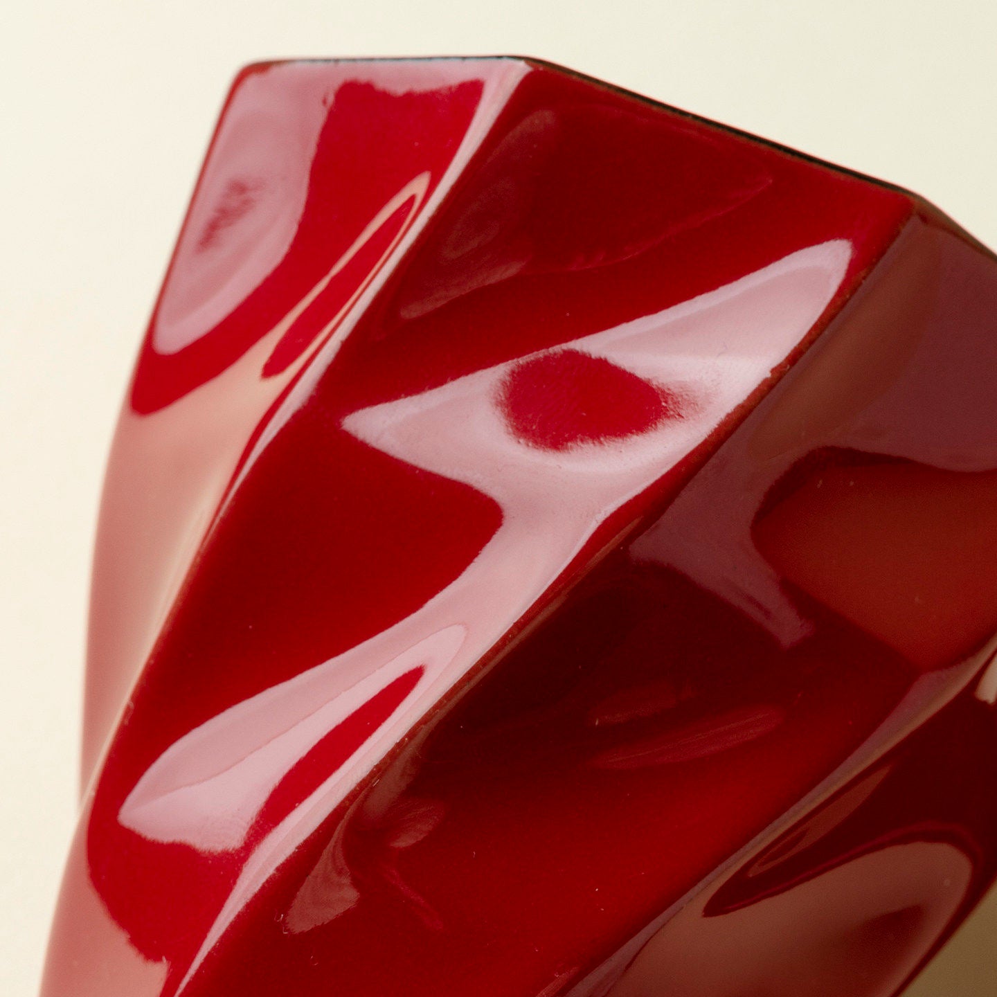 Red Twisted Ceramic Mug - Modern Geometric Coffee Cup with Glossy Finish & Black Interior