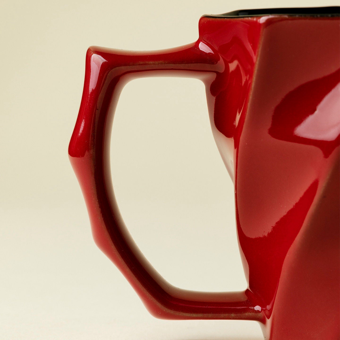 Red Twisted Ceramic Mug - Modern Geometric Coffee Cup with Glossy Finish & Black Interior