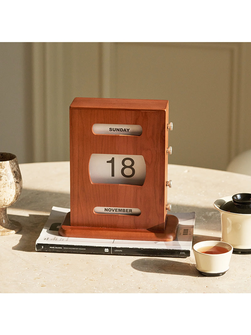 Wooden Perpetual Calendar, Desktop Date Display with Retro Rotation Design