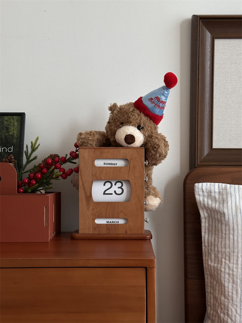 Wooden Perpetual Calendar, Desktop Date Display with Retro Rotation Design